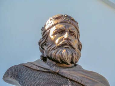 Ortodoks Kilisesi topraklarında Kral Danylo Halytsky anıtı. Ternopil, Ukrayna