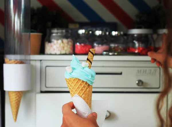 Child holding ice cream against the background of the tray — Stock Photo, Image