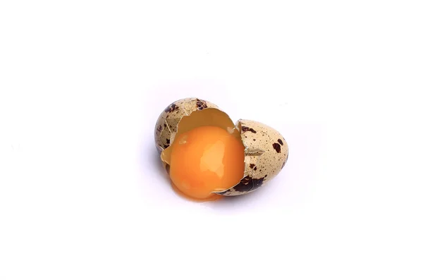 鹌鹑蛋，白色背景分离 — 图库照片