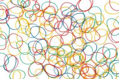 Kırtasiye lastikleri para için, beyaz arka planda izole edilmiş. Renkli lastik ürünler.