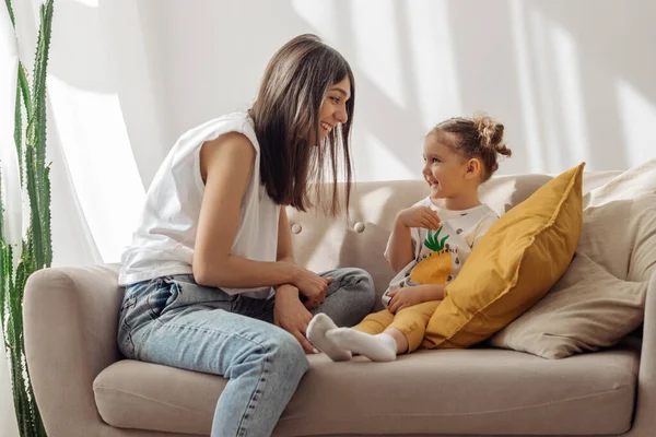 Dark Haired Young Mixed Race Woman Plays Couch Her Little — Stock Photo, Image