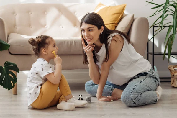 Dark Haired Young Mixed Race Woman Playing Floor Her Little — Stock Photo, Image