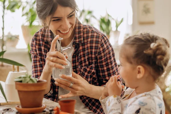 Young Happy Mixed Race Woman Little Daughter Planting Houseplants Home — Stock Photo, Image