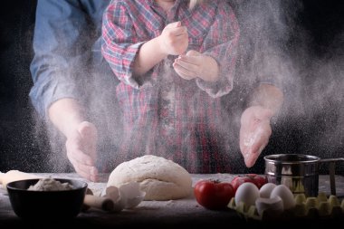 Baker hamur tablo hazırlar