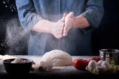 Baker hamur tablo hazırlar
