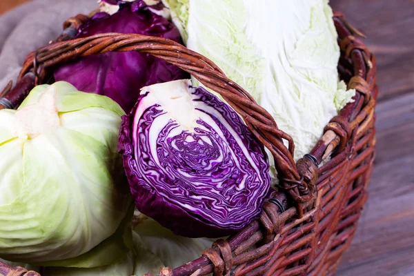 Red and white Cabbage In A Basket — Stock Photo, Image
