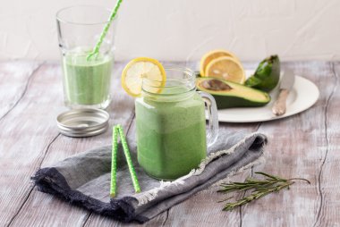 sağlıklı yeşil smoothie