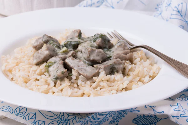 French veal ragout in white porcelain plate. Blanquette de veau. — Stock Photo, Image
