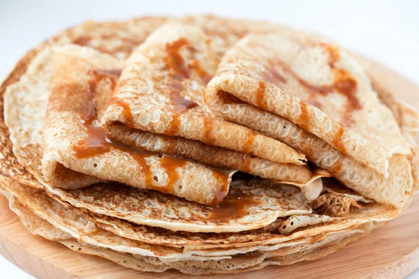 İnce krep, krep karamel şurup ile