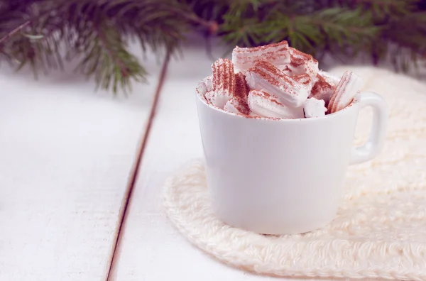 Taza de chocolate caliente con malvaviscos — Foto de Stock