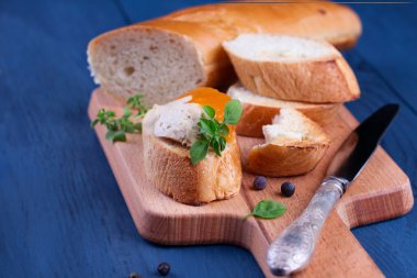 Tavuk pate ev yapımı sandviçler