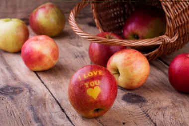 Metin ve kalp aşk Sevgililer günü kartı - ben ile kırmızı elma