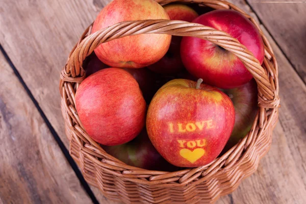 Metin ve kalp aşk Sevgililer günü kartı - ben ile kırmızı elma