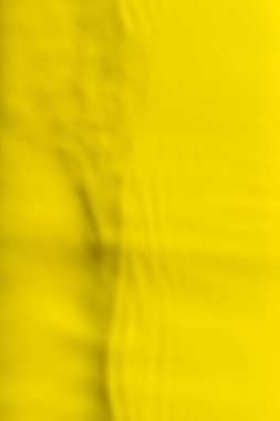 Sarı suluboya dalga sıçraması