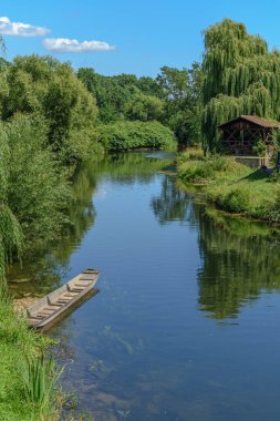 Nehir Fransa 'nın Alsace ovasında bir köyde III..