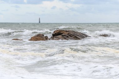 Fransa 'da Sables d' olonne yakınlarında Atlantik Okyanusu kıyısında dalgalar kopuyor..