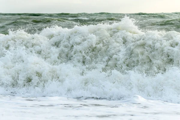 Fale Rozbijające Się Plaży Brzegu Oceanu Atlantyckiego Pobliżu Sables Olonne — Zdjęcie stockowe