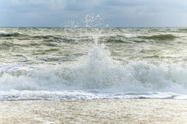 Vågor Som Bryter Stranden Utkanten Atlanten Nära Sables Olonne Frankrike — Stockfoto