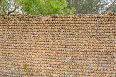 Provence, Fransa 'dan gerçek taş duvar yüzeyinin kahverengi desenleri.