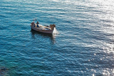 Fransız Rivierası 'ndaki Akdeniz kıyısında Esterel Massif