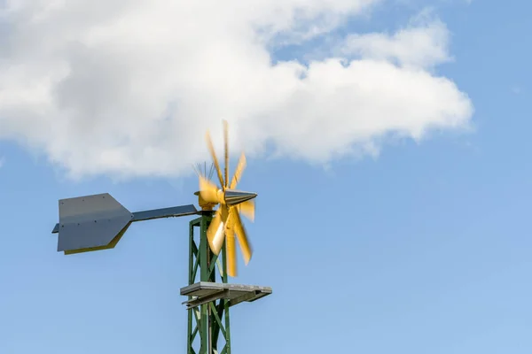 Turbina Eolica Decorativa Giardino Campagna Francia — Foto Stock