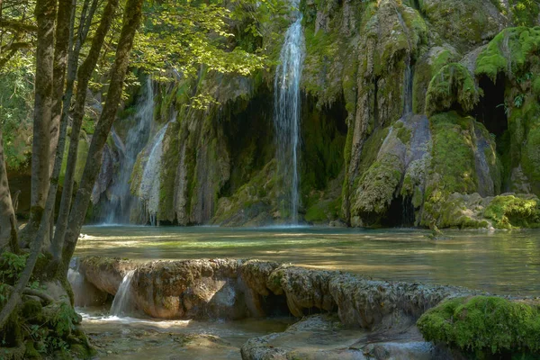 Καταρράκτης Τούφα Κοντά Στο Άρμπουα Κρύσταλλο Καθαρό Καταρράκτη Ισχυρό Καταρράκτη — Φωτογραφία Αρχείου