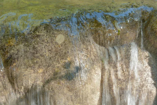 Arbois附近的Tufa瀑布水晶般清澈的瀑布 强大的瀑布 — 图库照片