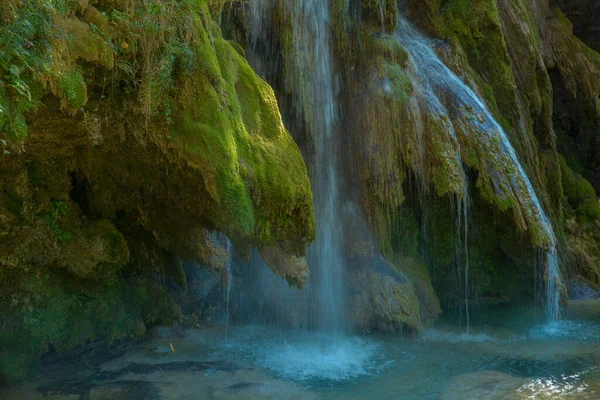 Cachoeira Tufa Perto Arbois Cachoeira Cristalina Poderosa Cachoeira — Fotografia de Stock