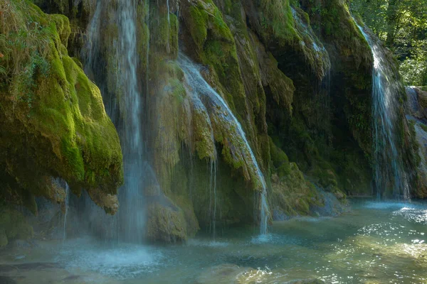 Водоспад Туфи Біля Арбуа Кришталевий Чистий Водоспад Могутній Водоспад — стокове фото