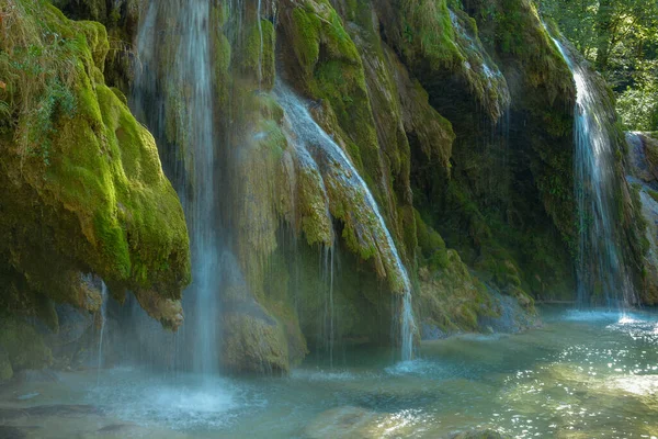 Cachoeira Tufa Perto Arbois Cachoeira Cristalina Poderosa Cachoeira — Fotografia de Stock