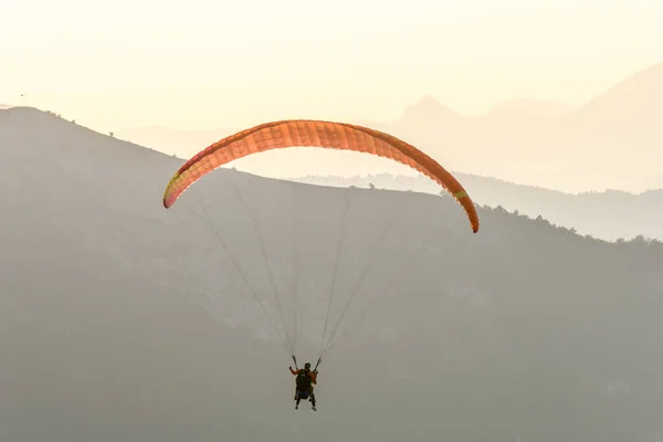 Let Paraglidingem Vzduchu Nad Horami Drome Francie — Stock fotografie