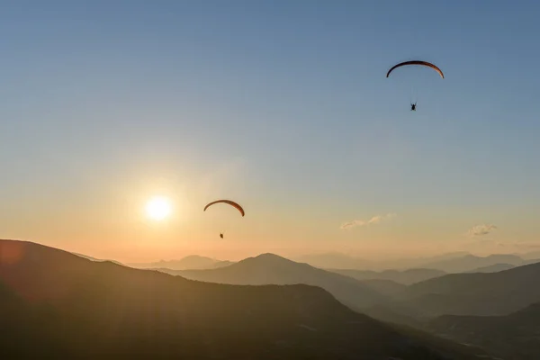 Gleitschirmflug Der Luft Über Den Bergen Drome Frankreich — Stockfoto