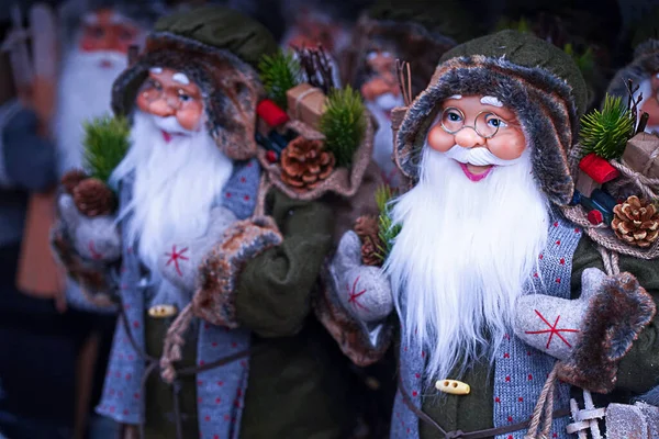 Noel Baba 'yı Market' teki Noel 'in sembolü olarak bulanıklaştırdı. Yüksek kalite fotoğraf