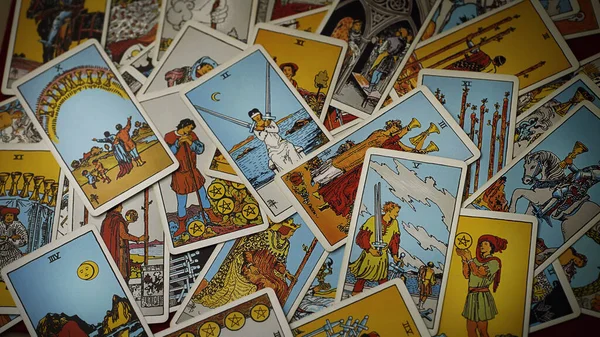 Montón Cartas Triunfo Del Tarot Mezcladas Dispersas Arregladas Azar Foto Fotos de stock