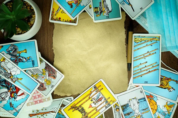 Ein Stapel Tarot Trumpfkarten Durcheinander Verstreut Und Willkürlich Arrangiert Hochwertiges — Stockfoto