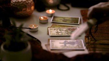  Tarot kartlı okült ve esrarengiz semboller