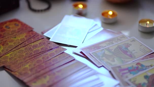 Tarotové karty na stole — Stock video