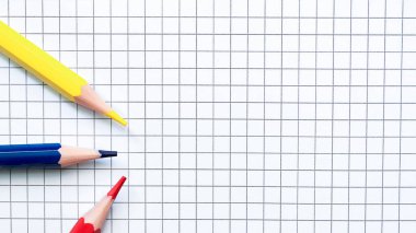 Boş sayfadaki Coloful kalemleri. Yüksek kalite fotoğraf