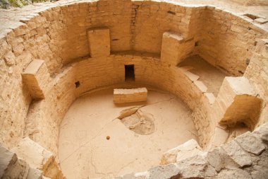 Kiva, Mesa Verde Ulusal Parkı, Colorado 'daki Balkon Evi' nde.
