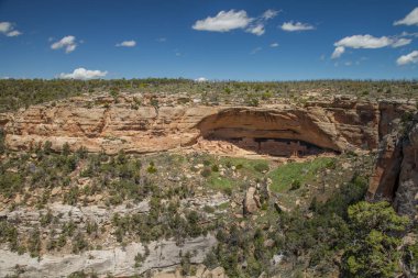 Mesa Verde Ulusal Parkı, Colorado 'daki Wetherill Mesa' daki Long House. 