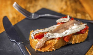 İspanyol pintxo veya Malamadre, montadito ve Bask Kont dan tapas