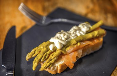 İspanyol pintxo veya Malamadre, montadito ve Bask Kont dan tapas