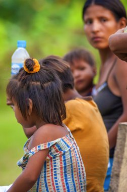 Loreto, Peru - Ocak 02: tanımlanamayan yerel çocuklar ca için poz