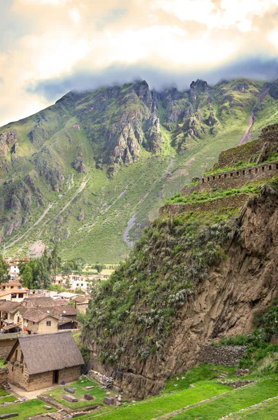 Ollantaytambo, old Inca fortress in the Sacred Valley in the And — Stock Photo, Image