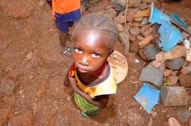 Senegal - 17 Eylül: Bedic etnik köken, th küçük kız