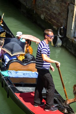 Venice, İtalya - 12 Temmuz: onun dolaşan şair ticaret Venedik'te ben