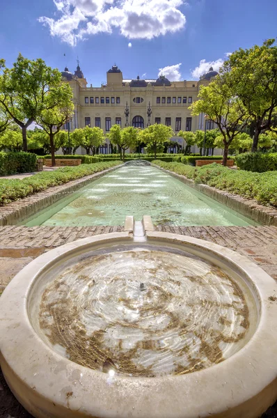 Jardines de Pedro Luis Alonso y edificio del Ayuntamiento de Málaga , — Foto de Stock