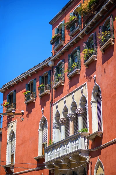 Antico edificio nel centro storico di Venezia . — Foto Stock