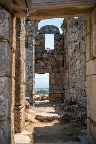 Uitzicht op de ruïnes van Kaunos oude stad (Turkije) — Stockfoto