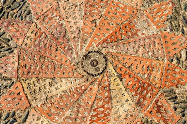 Текстура покрытия с шестернями и кирпичами в Montjuic, Barcelona, S — стоковое фото